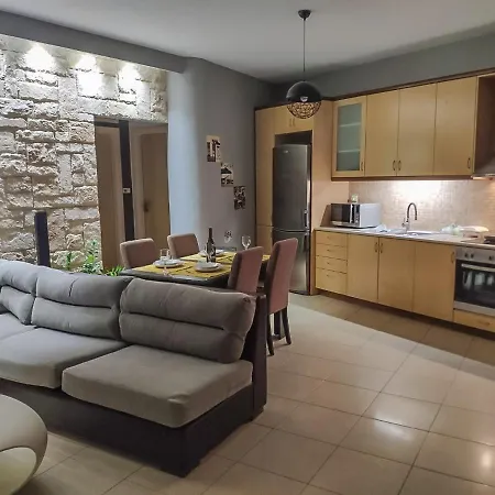 Apartment Luxury Seaside House In Mades Heraklion